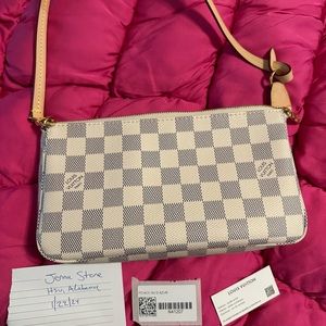 Never used Azur Pochette
Accessories
Bought 2022
Have all papers and box.